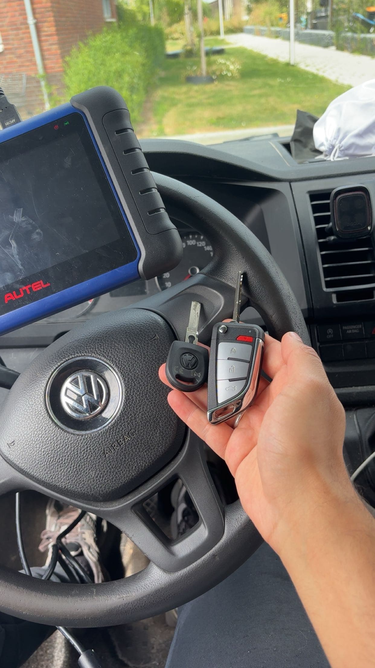Autosleutel van Volkswagen in het interieur van een auto
