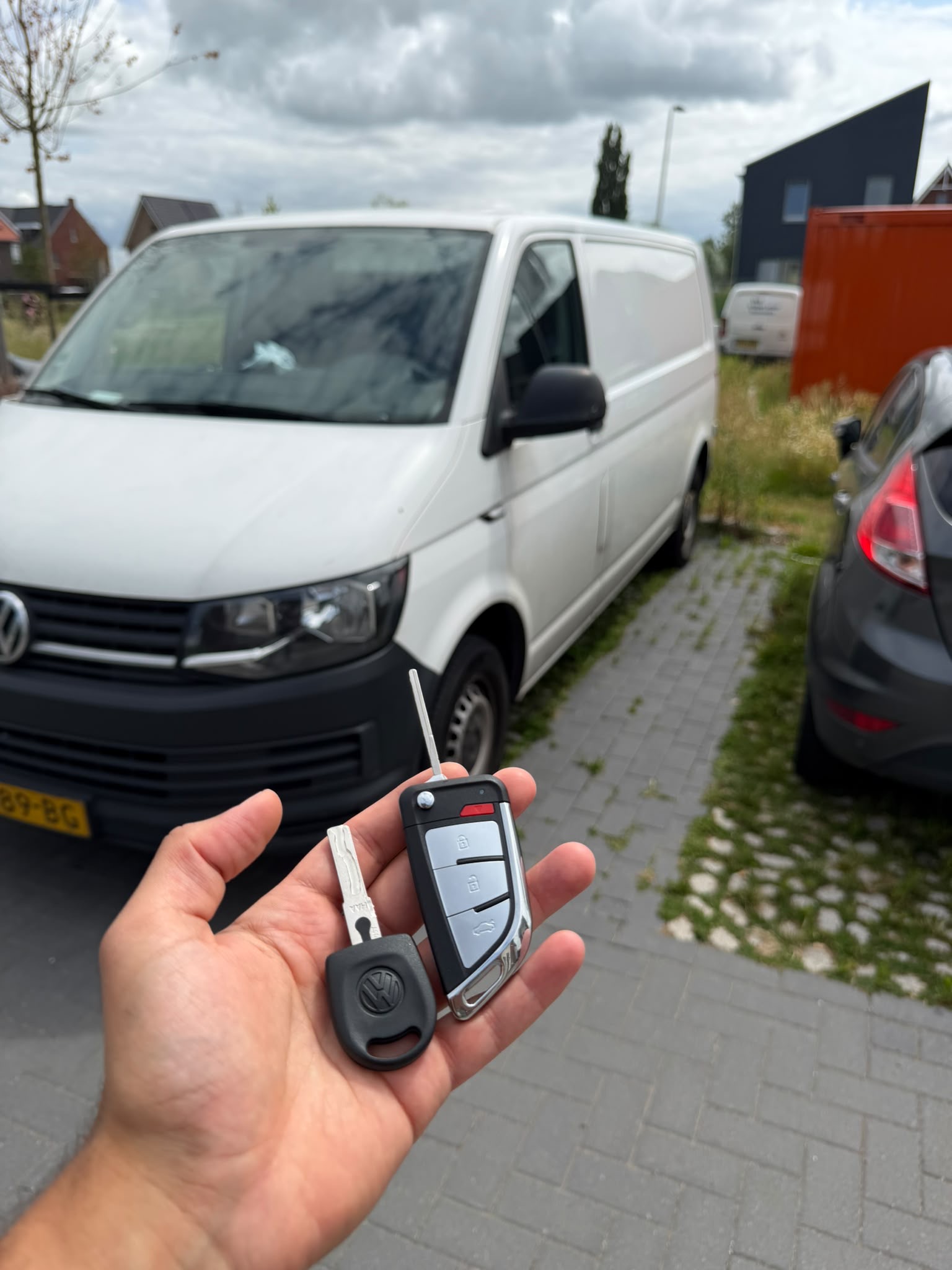 Autosleutel bij een Volkswagen Transporter tijdens mobiele service